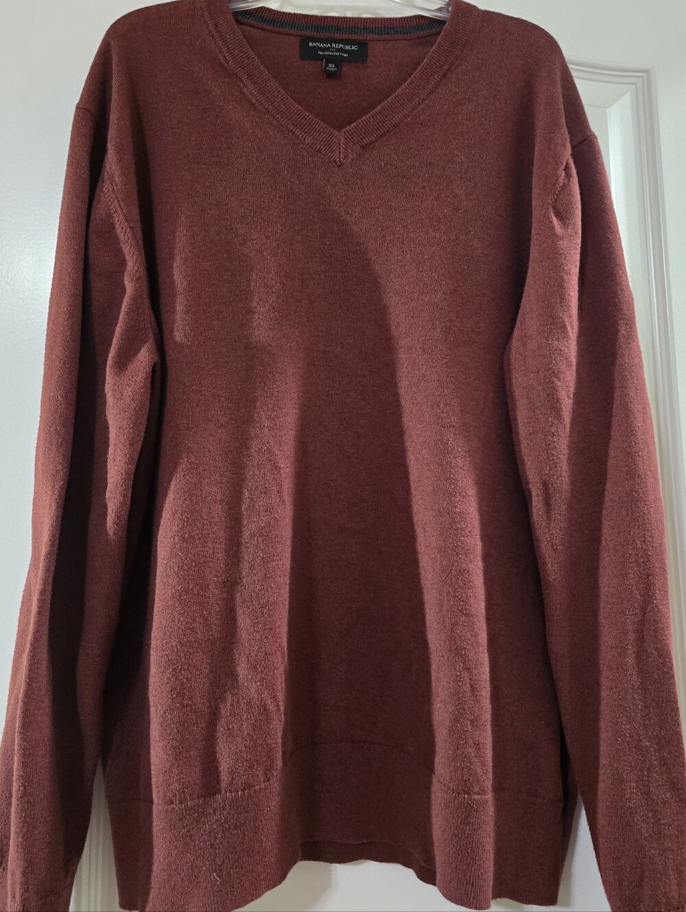 Banana Republic Men's V-Neck Sweater in Wine